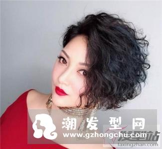 高颜值女生短烫发 “男友风”短发颜值爆表