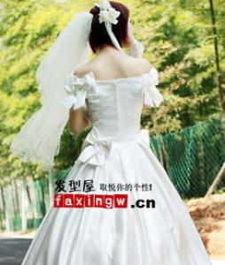 红色婚纱配什么发型 优雅盘发做漂亮新娘
