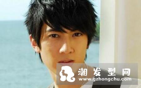 头发少的男生适合的烫发 帅气烫发发型提升时尚感