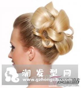 简单漂亮的个性盘发 吸睛又洋气回头率高　
