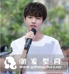 微烫发型男蓬松学生 阳光帅气尽显青春活力