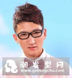 戴眼镜男生适合什么发型 近视眼也帅翻天