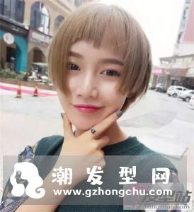 女生短发剪到什么位置最好看 今年流行齐腮短发清新修颜