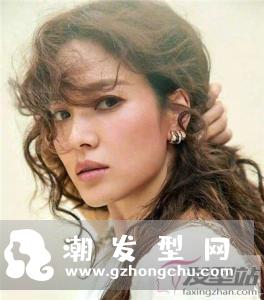 嬉皮卷发怎么烫好看 灵动复古席卷时尚圈