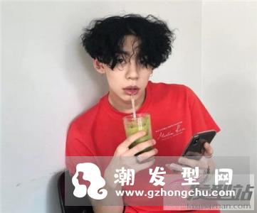 新款个性男生烫发发型 蘑菇烫小烫卷你不一定敢试