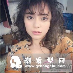 嬉皮卷发怎么烫好看 灵动复古席卷时尚圈