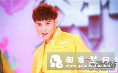 方形脸适合什么发型男 时尚烫发修颜帅气让你变身潮男