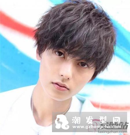 男生烫发可以烫哪款 日系定位烫烫帅气新潮
