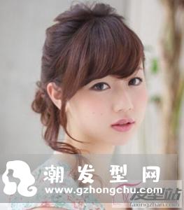 脸大的女生怎样盘头发 简约大方塑造巴掌小脸