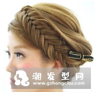 如何盘发简单好看 额前扎辫子盘发超甜美