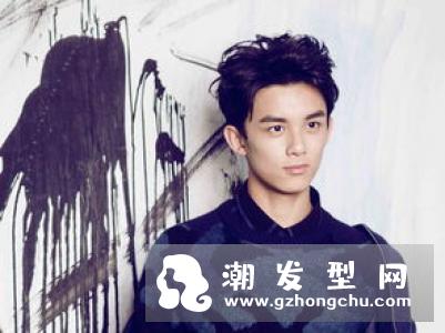男生烫什么发型最帅气 人气男神蔡徐坤示范2019年最火造型