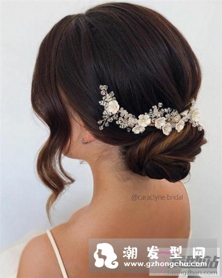 30岁以上女士盘发,优雅的S卷刘海与龙须碎发丝搭配