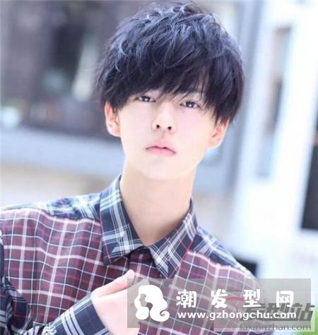 男生烫发可以烫哪款 日系定位烫烫帅气新潮