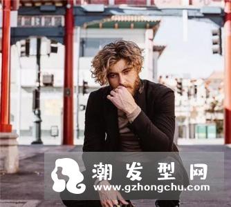 男士烫发纹理发型 将自己打造得更潮