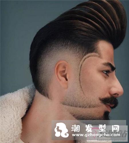 形变背头这样定型设计的发型,矮个子的男生可以选择这款