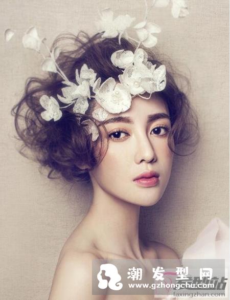 长发新娘盘发发型 凌乱风盘发独具美感