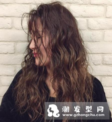 头发总是出油却又懒的洗头怎么办 简单有效的防止头发油腻方法