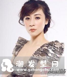 适合中年女士的盘发 优雅减龄散发女人味