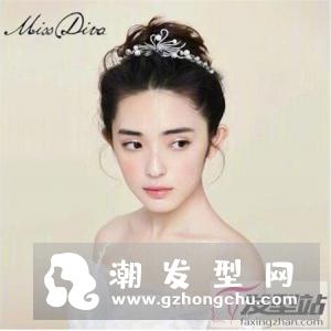 适合戴皇冠的发型 打造浪漫梦幻公主