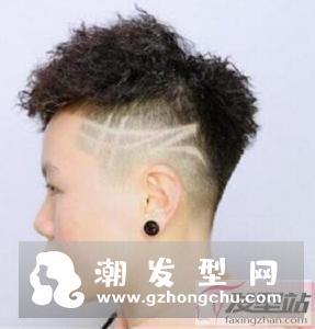 男生小卷烫发发型 复古感十足释放独特个性