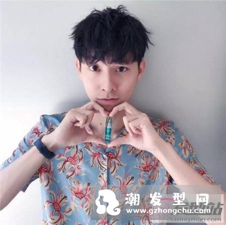 把两边剃掉的发型叫什么 铲青男生两边铲帅气迷人