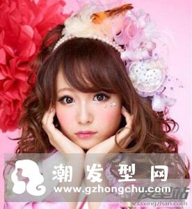 长发女生芭比烫发型 瘦脸精致如芭比娃娃