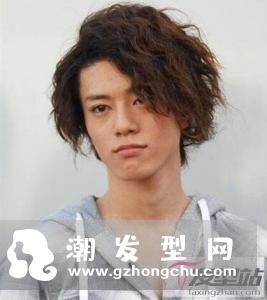 头发扁塌男生适合的发型 时髦烫发打造帅气潮男