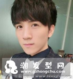 男生波浪卷发型 时尚灵动潮男必备