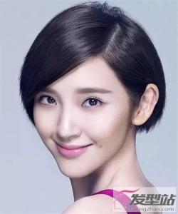女生短发剪到什么位置最好看 今年流行齐腮短发清新修颜
