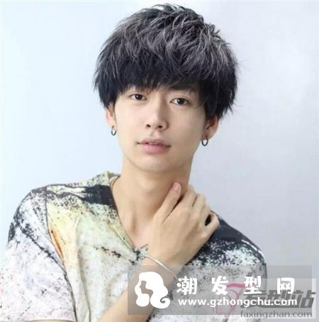 男生烫发可以烫哪款 日系定位烫烫帅气新潮