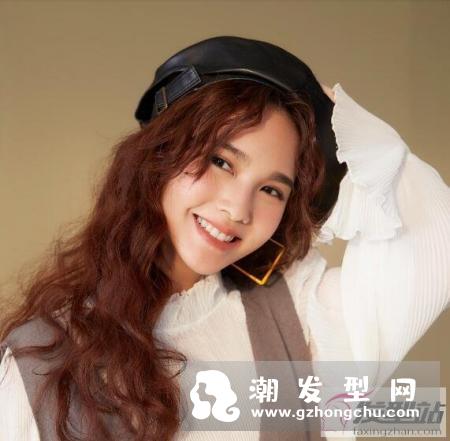 秋冬卷发热度不减,特别是羊毛卷发超多女星都纷纷换上