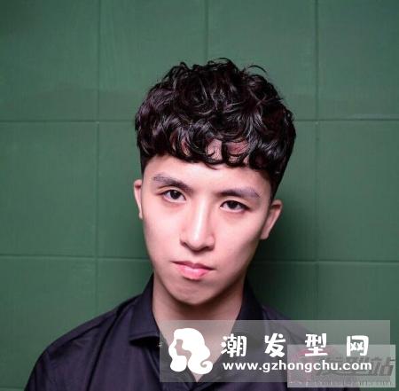 男士短发小卷烫发发型 慵懒卷发一秒变帅气欧巴