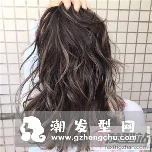 长发女生适合烫什么卷发 纹理烫发时髦修颜显发量