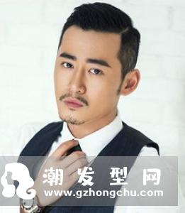 男生短发精神帅气发型 两边铲中间长今年流行爆款
