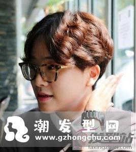 男短发能烫什么发型好看 小波浪卷帅气来袭