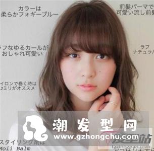 性感齐锁骨短发　修颜减龄两不误