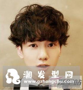 纹理烫是一款经典的烫发发型,是将头发烫出纹理感,非常洋气又酷炫
