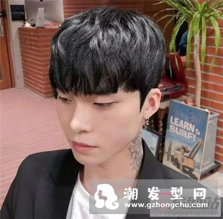 男生复古纹理烫发型 不同风格领时尚潮流