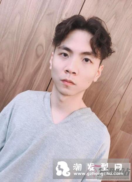 男士三七分偏分发型 跟上韩星风潮并保留自我风格
