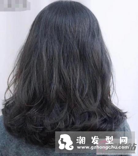 女生头发自然卷适合什么发型 简单有效方法告别自然卷烦恼