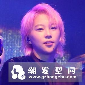 窦靖童发型图片 薄荷灰绿樱花艳粉色