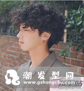 男生小卷全头烫爆炸头 浮夸样式吸睛又个性十足
