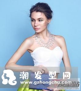 适合中年女士的盘发 优雅减龄散发女人味