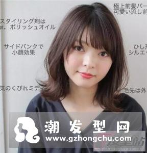 性感齐锁骨短发　修颜减龄两不误