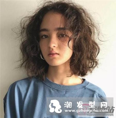 时尚短发羊毛卷 重返18岁少女颜值