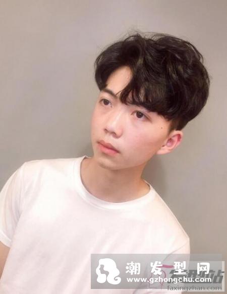 男士三七分偏分发型 跟上韩星风潮并保留自我风格