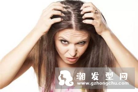 梳头一直掉发？正确梳头 按摩能防止落发，还能帮助头皮纾压，超多好处请笔记！