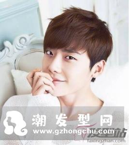 男士显脸小短发发型 帅气瘦脸发型不容错过