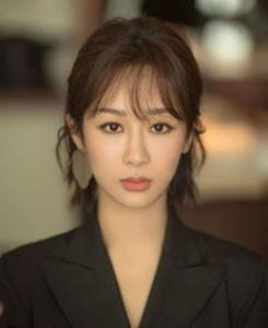 2018女生短发烫发流行发型图片 什么脸型适合短发