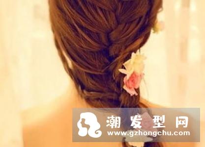 发量少如何盘发 慵懒随性盘法告别服帖